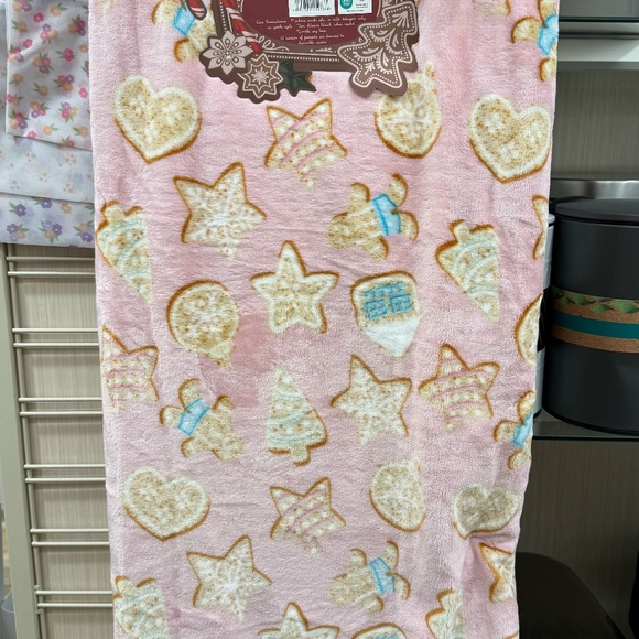 North Pole Cookie Co Gingerbread Sugar Cookie Oversized Christmas Throw Blanket - Picture 4 of 5